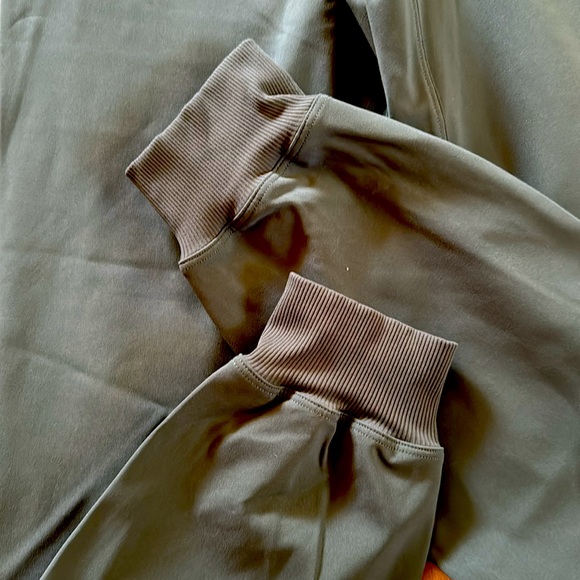 Lululemon Green Joggers - Picture 2 of 4